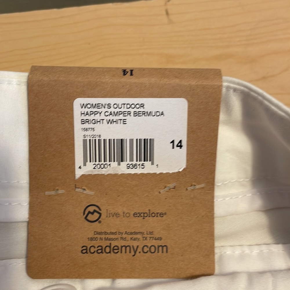 Magellan, Brand new, white Bermuda shorts, great for summer - Picture 3 of 4